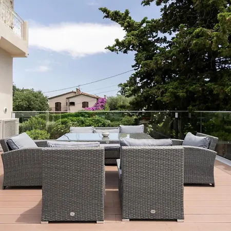Villa Constance - *